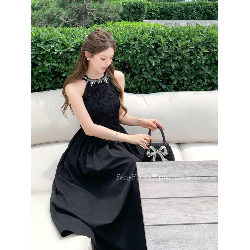FanyFloss千金風掛脖鑲鑽黑色收腰連衣裙設計感珍珠氣質公主長裙