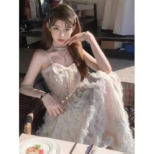 ASHLEYS 鑽鏈羽毛吊帶連衣裙流行蕾絲海邊白色度假顯瘦女