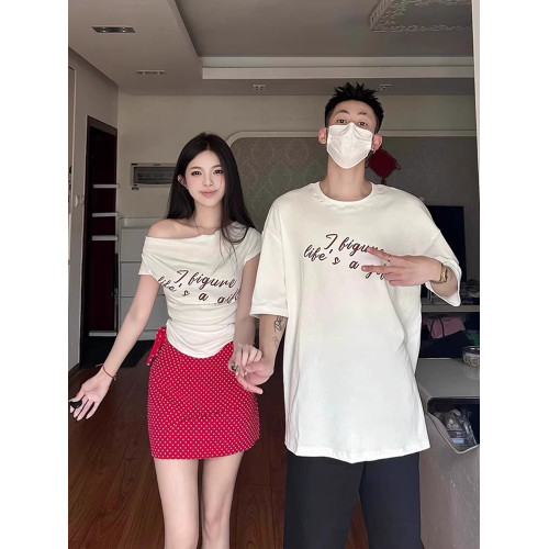 超火一字肩情侶裝夏裝短袖T恤辣妹修身斜肩短款上衣女寬松男t恤衫