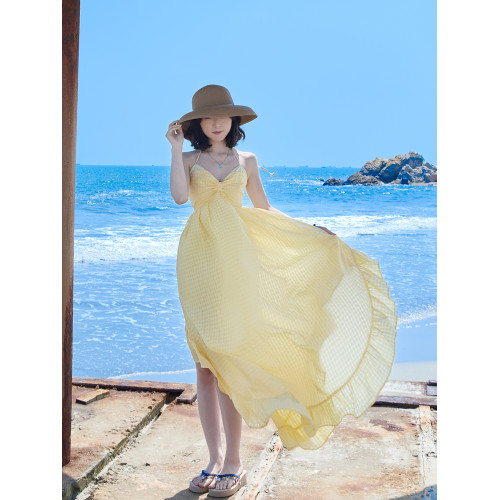 海邊度假連衣裙高級感黃色掛脖長裙吊帶胸墊露背沙灘裙女三亞穿搭