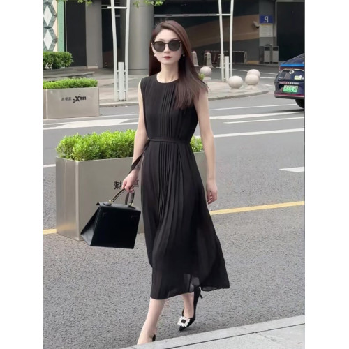 2025新款今年流行爆款氣質高級感黑色無袖巨好看小衆連衣裙女夏天