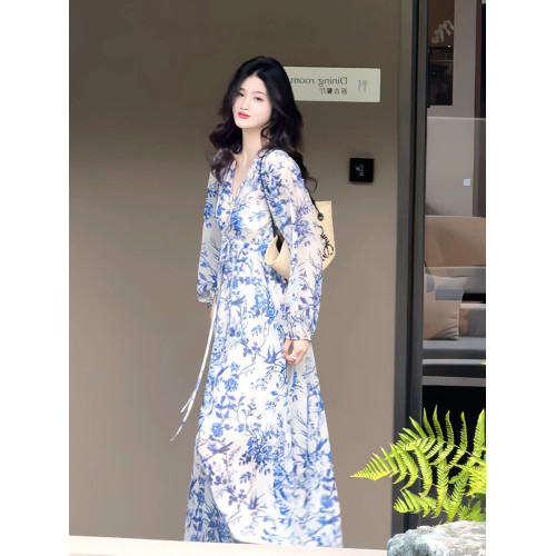 夏季新款高級感碎花連衣裙女2025冷淡風氣質感法式輕奢藝術感裙子