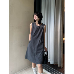 BUUYIE 昀辰 無袖背心裙女夏新款高級感氣質中長款寬松馬甲連衣裙