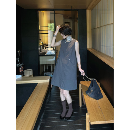BUUYIE 昀辰 無袖背心裙女夏新款高級感氣質中長款寬松馬甲連衣裙