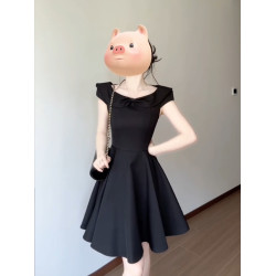 清新甜美風高級感氣質連衣裙女夏小個子純色收腰顯瘦赫本小黑短裙