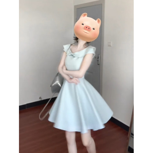 清新甜美風高級感氣質連衣裙女夏小個子純色收腰顯瘦赫本小黑短裙
