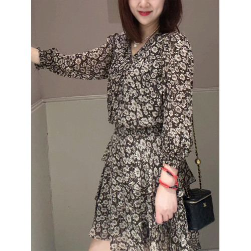 章若楠同款美拉德風咖啡色碎花九分袖連衣裙女2025夏新款V領短裙