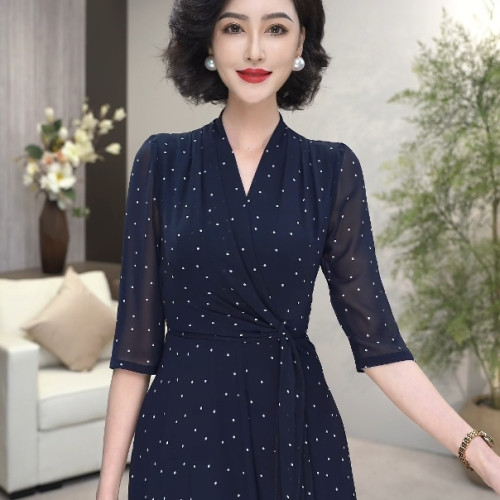 2025藏藍色包裹V領靈動水玉小波點萊賽爾天絲喬其紗連衣裙WF3262