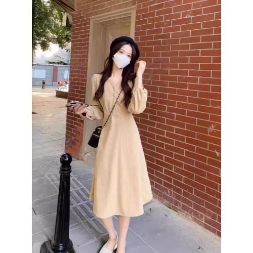 高級感初戀茶歇裙子燈芯絨配大衣長裙女秋季法式溫柔風連衣裙