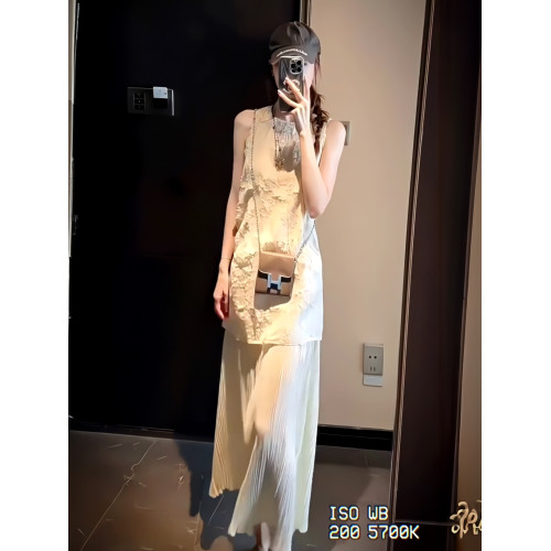 2025法式度假風假兩件拼接背心連衣裙女小衆重工壓褶絕美長裙