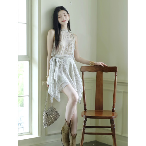 2025夏季新款淑女掛脖圓領不規則荷葉邊短裙碎花連衣裙女時尚短裙