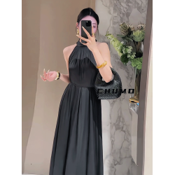 高級感女神範法式掛脖連衣裙女2025夏季新款氣質顯瘦獨特露肩長裙