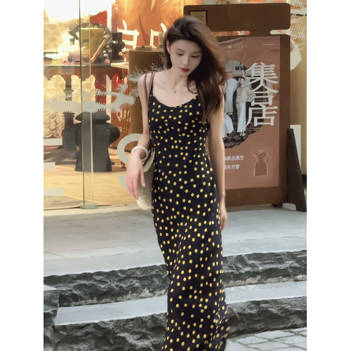 海邊度假風波點吊帶連衣裙女2025夏季新款今年流行的漂亮性感長裙
