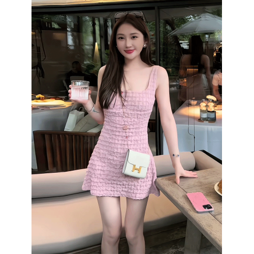 純欲風肌理感方領吊帶連衣裙女2025夏季新款氣質時尚修身顯瘦短裙