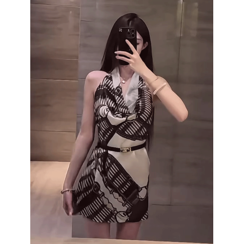 老錢風復古蕩領無袖掛脖背心連衣裙女夏季純欲性感辣妹露背短裙潮