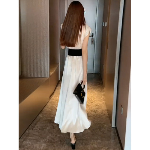 高級感無袖坎肩收腰連衣裙女夏季新款法式赫本風氣質高腰顯瘦長裙