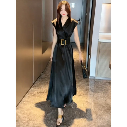 高級感無袖坎肩收腰連衣裙女夏季新款法式赫本風氣質高腰顯瘦長裙