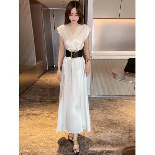 高級感無袖坎肩收腰連衣裙女夏季新款法式赫本風氣質高腰顯瘦長裙