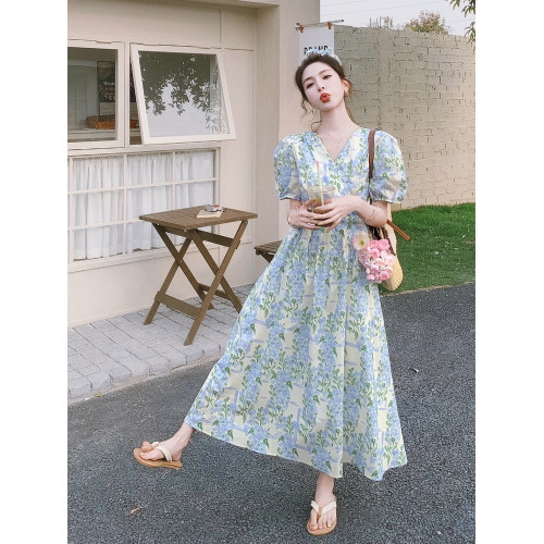 2025夏季新款碎花連衣裙女法式復古甜美氣質設計感小衆顯瘦長裙子
