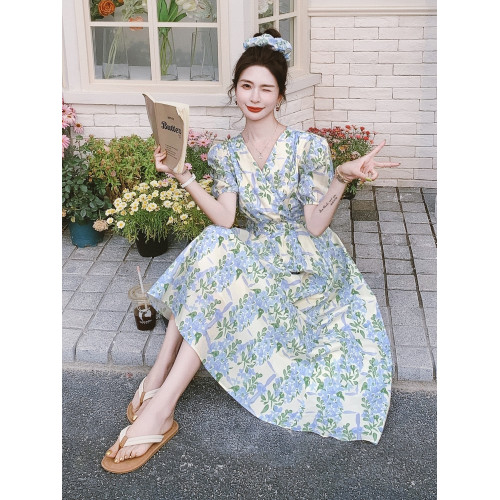 2025夏季新款碎花連衣裙女法式復古甜美氣質設計感小衆顯瘦長裙子