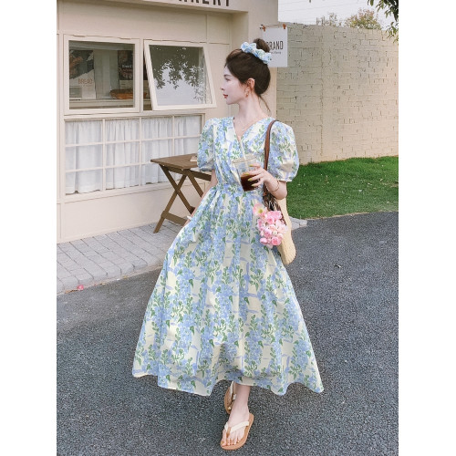 2025夏季新款碎花連衣裙女法式復古甜美氣質設計感小衆顯瘦長裙子