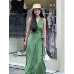 法式復古V領交叉綁帶無袖掛脖連衣裙女2025夏季新款收腰顯瘦長裙