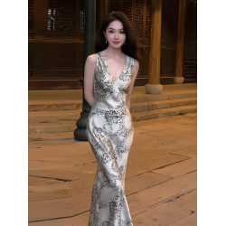 純欲性感名媛輕奢連衣裙女2025夏季新款法式優雅絕美無袖V領長裙