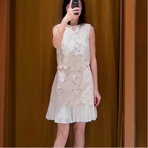 2025夏季新款時尚女裝法式鏤空花卉露背百褶連衣裙SFPRO04298