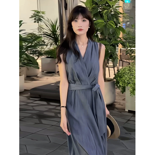 韓系無袖收腰高級感掛脖連衣裙女2025年夏季新款獨特漂亮掐腰長裙