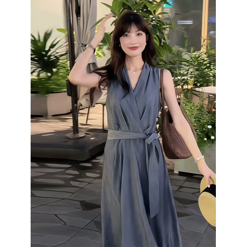 韓系無袖收腰高級感掛脖連衣裙女2025年夏季新款獨特漂亮掐腰長裙