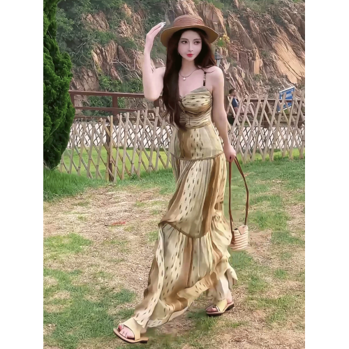 波西米亞度假風復古印花吊帶連衣裙女2025年夏季新款時尚氣質長裙