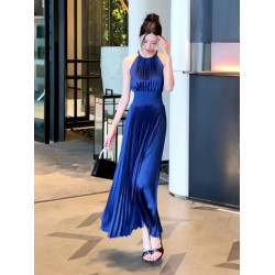名媛風無袖掛脖露背連衣裙女裝2025年夏季新款高彈收腰百褶大擺裙