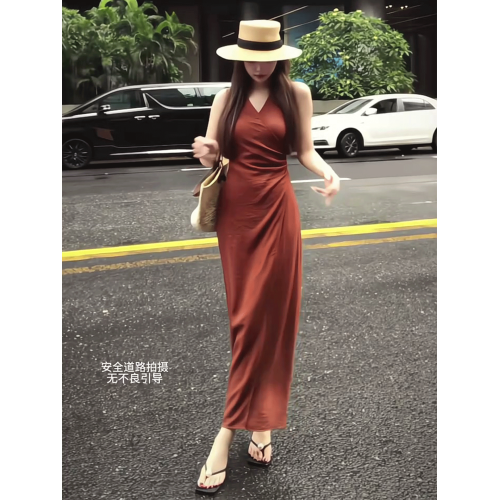 韓系氣質V領掛脖無袖連衣裙女2025夏季新款系帶收腰顯瘦包臀長裙