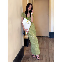 法式v領綠色碎花連衣裙女夏2025新款高級感氣質收腰後媽包臀長裙
