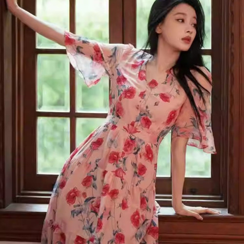 孫怡同款粉色玫瑰花氣質法式連衣裙時尚減齡修身顯瘦碎花長裙女夏