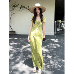 法式氣質海邊度假綠色v領連衣裙女夏季2025新款漂亮絕美掐腰長裙