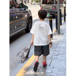 艾摩貝貝男童2025夏季新款兒童韓版復古刺綉口袋字母毛邊牛仔短褲