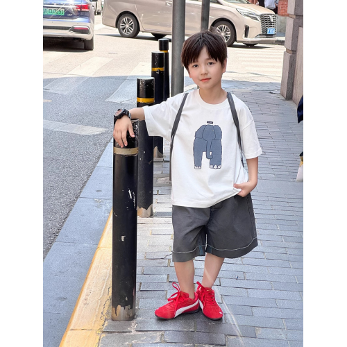 艾摩貝貝男童2025夏季新款兒童韓版復古刺綉口袋字母毛邊牛仔短褲