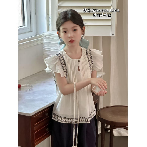 洋氣女孩小飛袖上衣2025新款洋氣女童夏裝甜美蕾絲花邊襯衫微袖