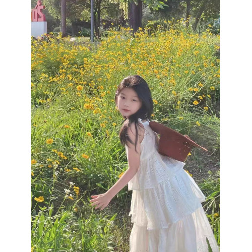 女童度假風白色吊帶蛋糕連衣裙夏季新款大兒童洋氣鏤空開叉長裙子
