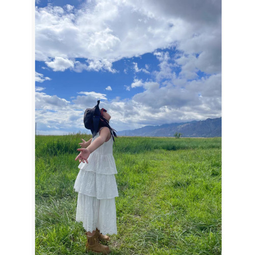 女童度假風白色吊帶蛋糕連衣裙夏季新款大兒童洋氣鏤空開叉長裙子