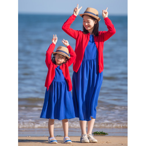 小樂往原創親子裝145課  春秋大紅色棉開衫草原海邊度假母女穿搭