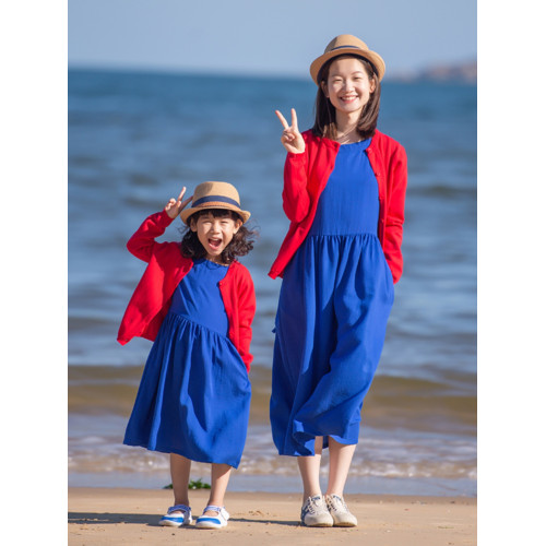 小樂往原創親子裝145課  春秋大紅色棉開衫草原海邊度假母女穿搭