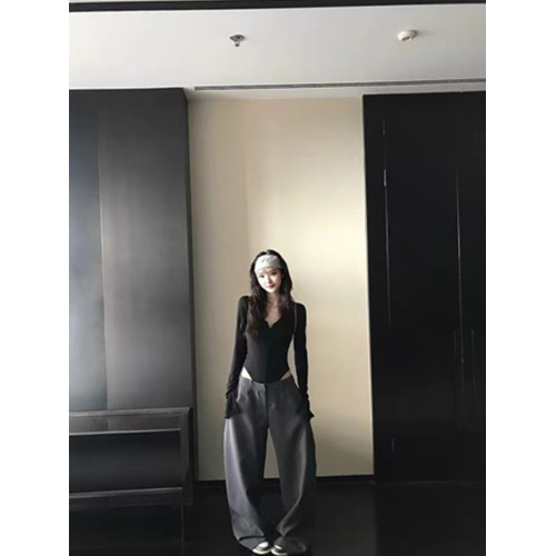 CAICAI 禦辣撩精 設計感修身長袖針織連體衣女純欲深V打底衫夏