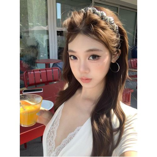 蕾絲拼接白色v領短袖T恤女夏季修身收腰連體衣設計感純欲顯瘦上衣