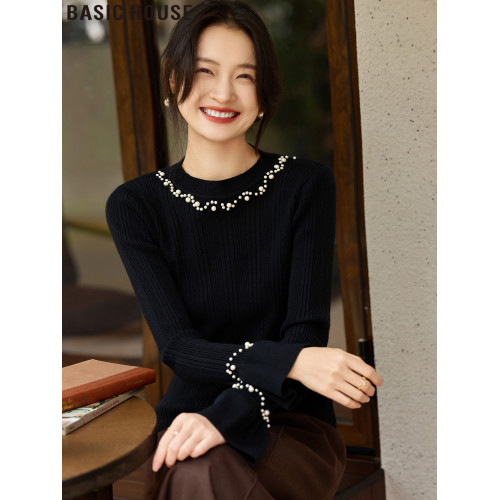 Basic House/百家好法式赫拉黑色釘珠圓領喇叭袖針織打底衫女春季
