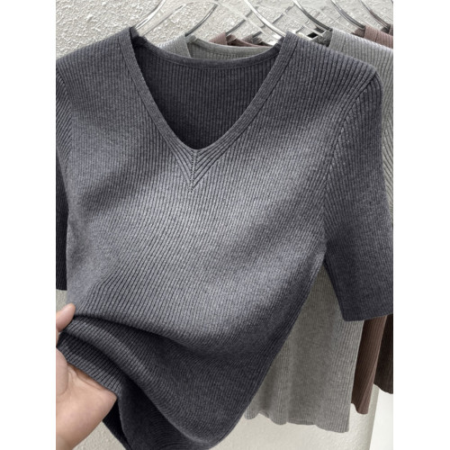 夏季2025新款v領修身內搭針織打底衫女正肩高級灰色五分袖上衣薄