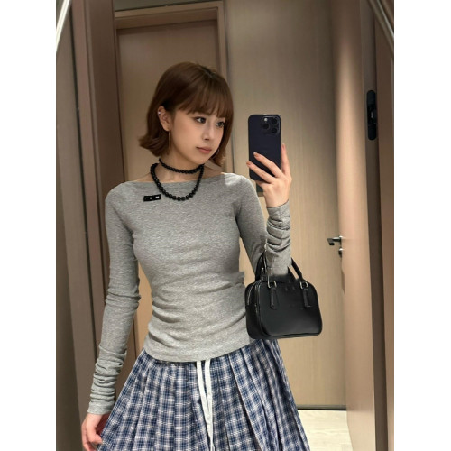 南油時裝 2025夏季新款女士羅紋平紋針織長袖上衣字母貼飾打底衫