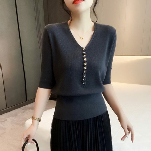 時尚多釦子扭花v領套頭針織衫女春秋新款長袖高腰純色中袖打底衫