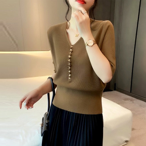 時尚多釦子扭花v領套頭針織衫女春秋新款長袖高腰純色中袖打底衫